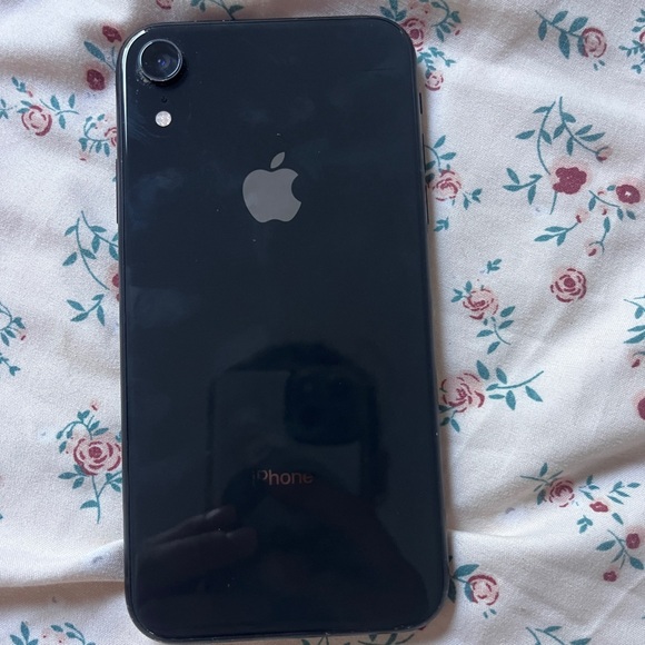 iPhone xr for sale - Picture 1 of 3
